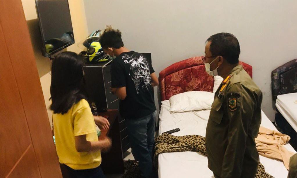 berduaan, hotel, sma