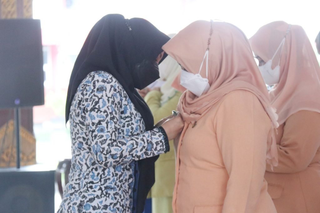 Kukuhkan Dharma Wanita, Ikfina : Perempuan Harus Terlibat Bangun Negeri