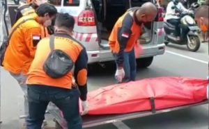 Gagal Nyalib, Kakek di Mojokerto Tewas Terlindas Truk