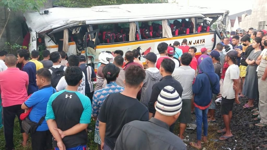Tertabrak KA Hingga Tewaskan 6 Orang, Sopir Bus Jadi Tersangka