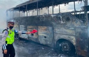 Pulang Piknik, Bus Pariwisata Hangus Terbakar di Tol Pandaan