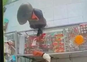 Viral, Maling Konter di Malang Gasak Puluhan Kartu  Perdana