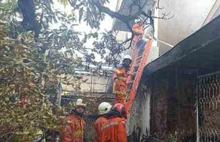 Rumah terbakar