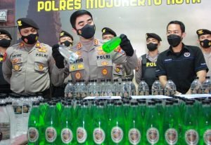 Tiga Bulan Razia, Polresta Mojokerto Sita 430 Botol Miras Ilegal