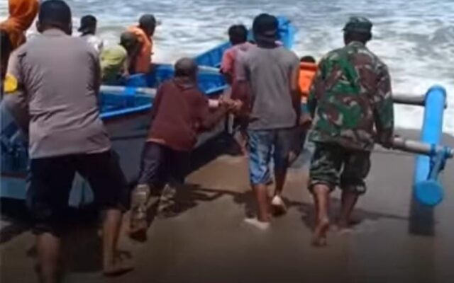 Kengerian Ombak Ganas Jadi Kendala Pencarian Warga Blitar Hilang Di Laut 