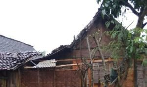 Puluhan Rumah di Bojonegoro Porak-poranda Usai Disapu Angin Kencang