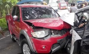 Dua Mobil di Tuban Terlibat Adu Banteng, Pengemudi Tewas Terjepit