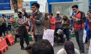 Pemilihan Wabup PAW di Pamekasan Diwarnai Aksi Demonstrasi