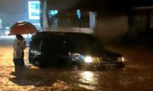 Banjir dan Pohon Tumbang di Pasuruan Picu Kemacetan