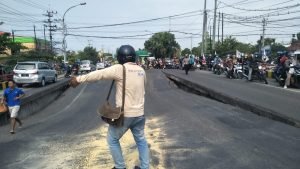 Jembatan di Jalur Pantura Lamongan Ambles