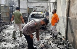 Pom Bensin Meledak, 3 Mobil dan 4 Motor Hangus Terbakar