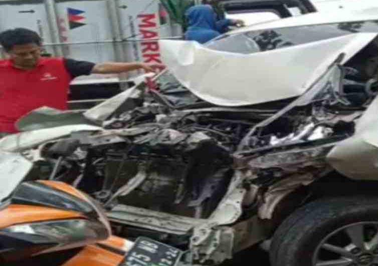 Kecelakaan Beruntun Di Plakaran, Lima Kendaraan Ringsek