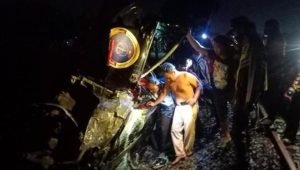 Hancur Tertabrak Kereta, Seluruh Penumpang Suzuki Baleno Selamat