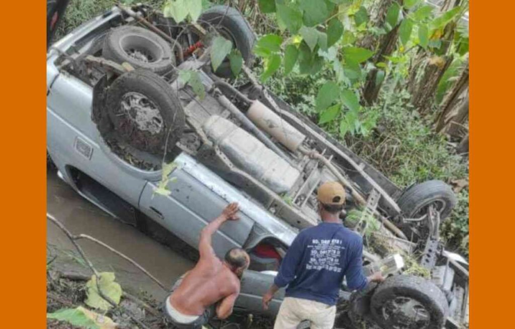 Gegara Kalajengking di Paha, Mobil Kijang di Mojokerto Nyemplung Sungai