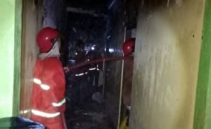 Lilin Menjalar Bakar Rumah di Lamongan