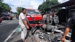 Rem Blong, Truk DLH Sasak Tanaman Hias, Penjual Rugi Jutaan Rupiah