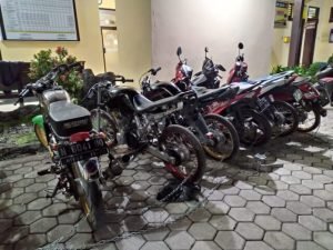 Panik di Razia Petugas, 6 Motor di Situbondo Ditinggal Pemiliknya Dilokasi Balap Liar