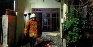 Rumah di Wonocolo, Surabaya Mengalami Kebakaran Hebat