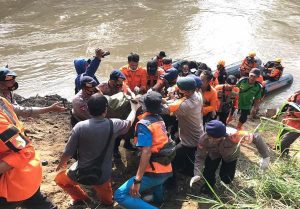 Bocah Tenggelam di Sungai Ngawi Ditemukan Dalam Keadaan Tewas