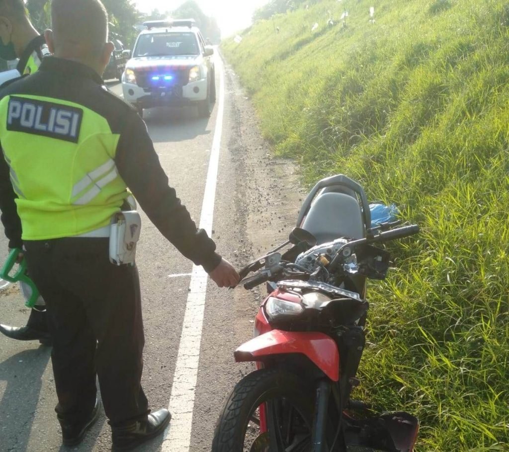 Tabrak Truk Dari Belakang, Bikers Asal Jombang Tewas di TKP