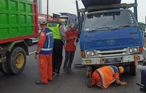 Tol Waru Macet Panjang Dipicu Pecah Ban