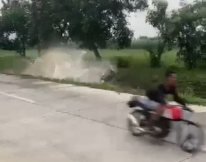 Viral, Joki Balap Liar di Mojokerto Terjun ke Sungai