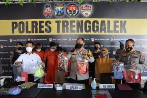 Komplotan Pencuri Bermodus Pendataan Bansos di Trenggalek Diringkus Polisi