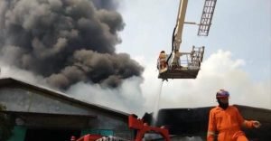Kebakaran Margomulyo, Gudang Sepatu dan Sandal Ikut Terbakar