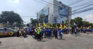 Mahasiswa Malang Turun Aksi Lagi, Jalan Rajabali Lumpuh Total