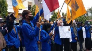 Tolak Kenaikan Harga BBM, PMII Trenggalek Geruduk Kantor Dewan