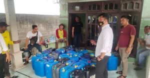 Polisi Gerebek Gudang Miras di Kediri, 140 Jeriken Ciu Disita