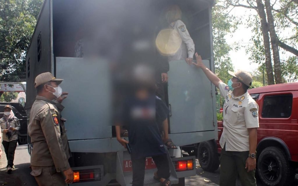 Asik Bermesraan di Kos, 3 Pemuda dan 1 Pemudi Terkena Razia