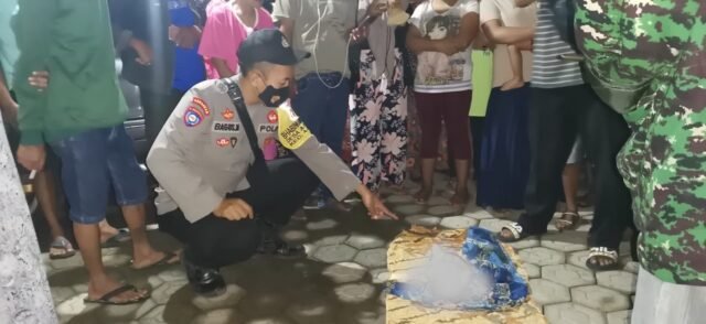 Mayat Bayi, Laki-laki,