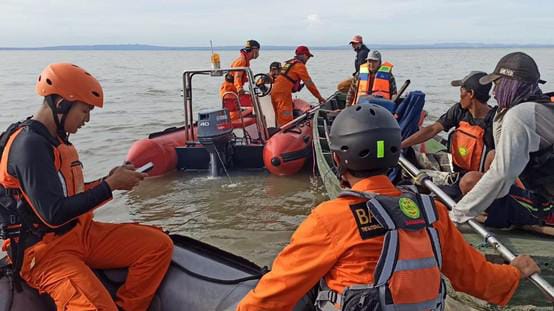 Ngabuburit, Pemancing, Surabaya, Tengah Laut