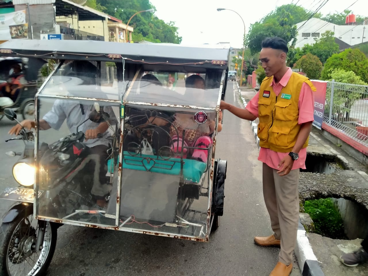 Bagi-bagi takjil