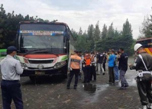Tes Urine Kernet dan Sopir Bus, Petugas Temukan Pemudik Bawa 2 Botol Arak