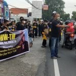 Sambut Ramadhan, Ratusan Pendekar SH Winongo Mojokerto Bagikan Seribu Takjil