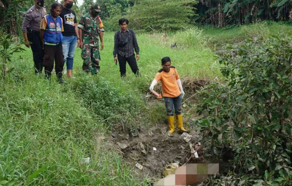 Geger, Mayat Pria Ditemukan Membusuk di Sungai Marmoyo, Mojokerto
