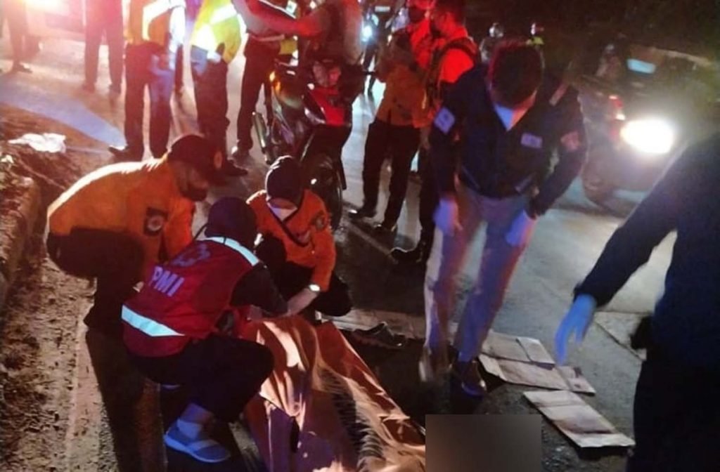 Pemotor Asal Pati Tewas Terlindas Truk Trailer di Surabaya