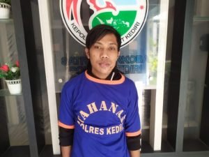 Nyambi Edarkan Pil Koplo, Pekerja Serabutan di Kediri Dibekuk Polisi