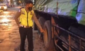 Pemotor di Lamongan Tewas Terlindas Truk Trailer