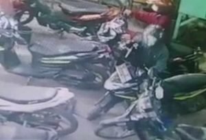 Sepasang Kekasih di Pasuruan Nekat Gasak Motor di Minimarket