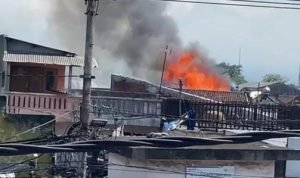 Gara-gara Kemenyan, Rumah Lantai 2 di Kota Malang Ludes Terbakar
