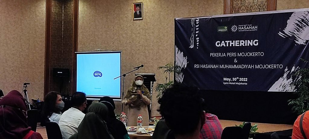 Jalin Sinergitas, RSI Hasanah Bagi Kacamata Gratis Bagi Insan Pers