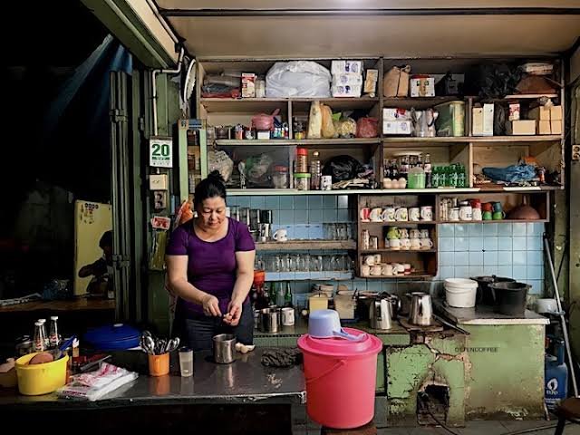 Terminal Kertajaya, Penjual Kopi,