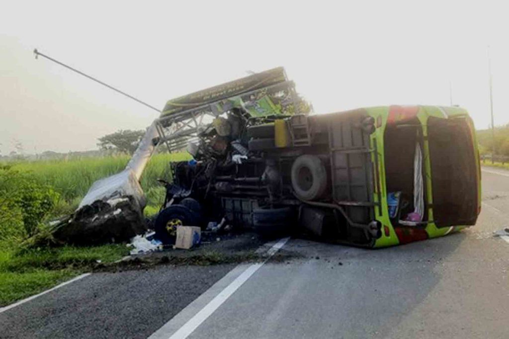 Kronologi Kecelakaan Bus Pariwisata Di Tol Surabaya Mojokerto