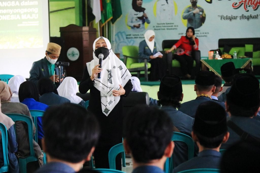 Talkshow Angkringan Pelajar Jilid 1, Bupati : Kaum Muda Harus Adaptif dan Inovatif