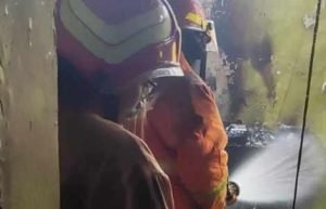 Ditinggal Ke Sekolah, Rumah Warga Gresik Ludes Terbakar