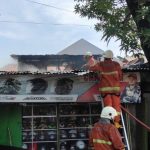 Kebakaran Toko Helm di Surabaya Gegara Anak Main Korek Api