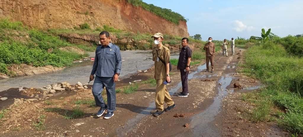 Lokasi Pembuangan Limbah di Gondang Mojokerto Disidak Dewan